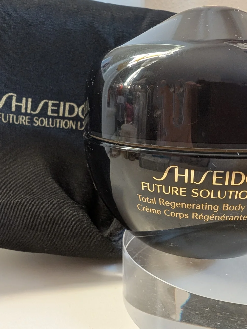 Shiseido Future Solution LX Body Cream 200ml + Original Pouch
